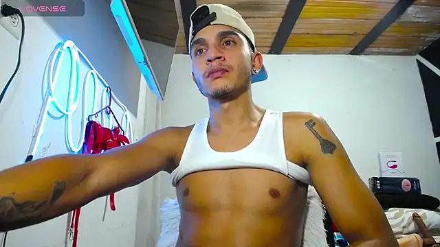 Angel latinboy online show from 03-13-25, 01:21