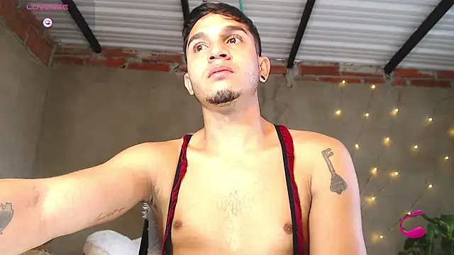 Snapshot of Angel_latinboy chatting on 06-09-26, 02:29 Angel latinboy online show from 06-09-26, 02:29
