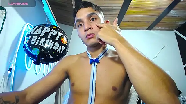 Angel latinboy online show from 03-17-25, 10:29