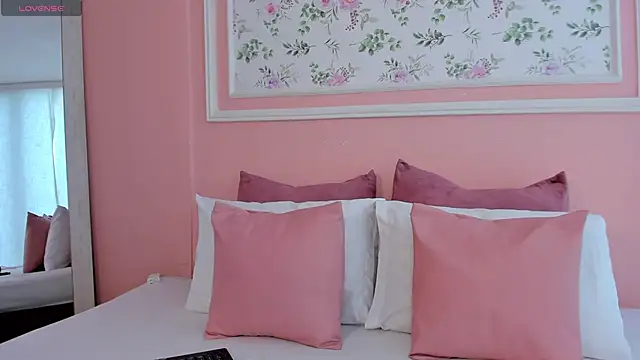 mae lyra online show from 06-19-26, 06:25