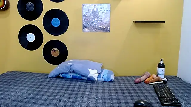 skinnyverus18 online show from 03-22-26, 07:48