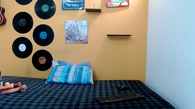 skinnyverus18 online show from 03-25-26, 01:10