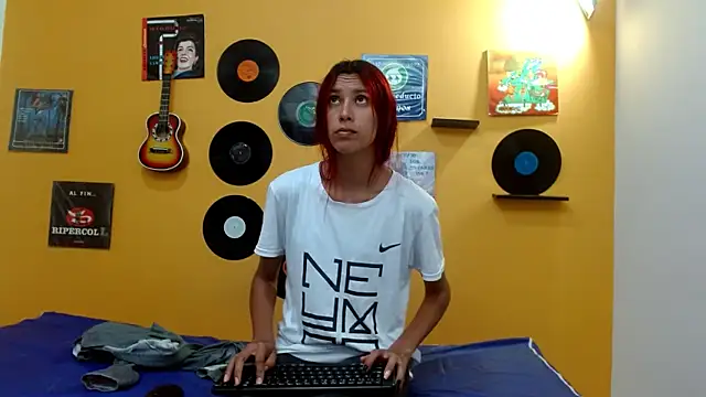 skinnyverus18 online show from 11-10-25, 06:57