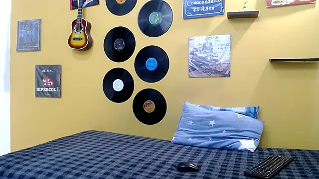 skinnyverus18 online show from 04-08-26, 07:15