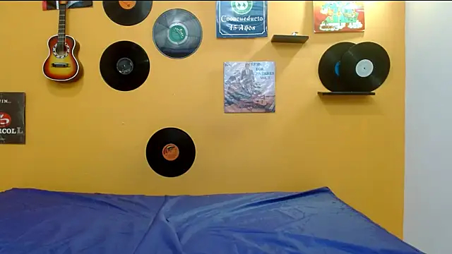 skinnyverus18 online show from 12-15-25, 07:31