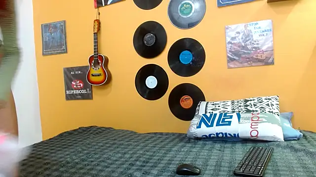 skinnyverus18 online show from 09-24-25, 07:09