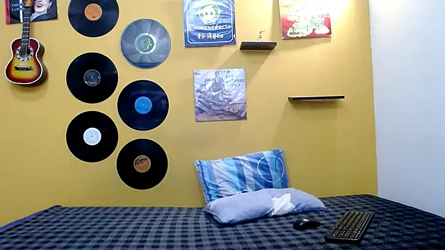 skinnyverus18 online show from 04-09-26, 07:09