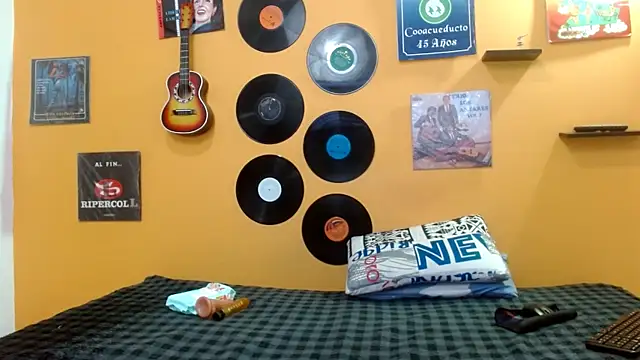 skinnyverus18 online show from 11-01-25, 07:41