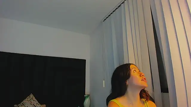 SaraWagner  online show from 09-10-25, 06:07