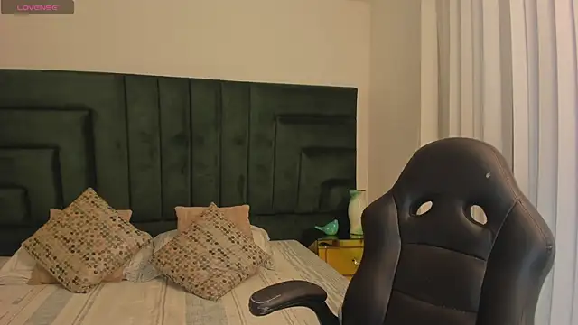 SaraWagner  online show from 10-24-25, 12:09