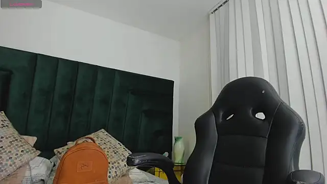 SaraWagner  online show from 10-20-25, 12:24