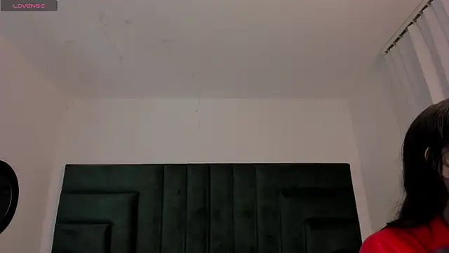 SaraWagner  online show from 01-12-26, 01:12