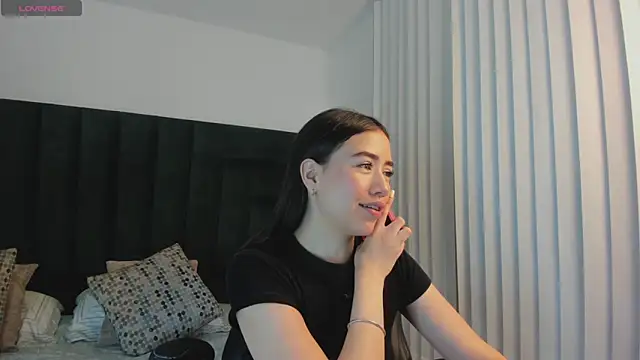 SaraWagner  online show from 10-01-25, 06:01