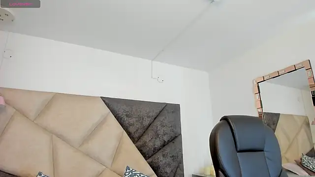 SaraWagner  online show from 09-25-25, 06:03