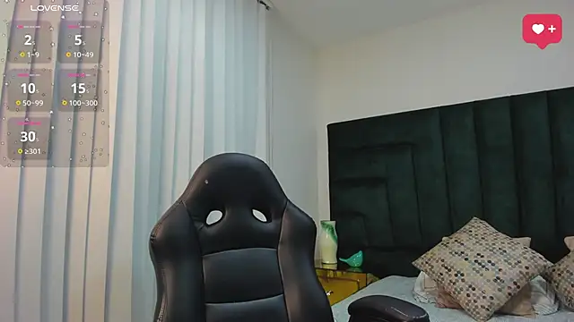 SaraWagner  online show from 09-29-25, 12:17