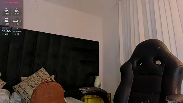 SaraWagner  online show from 12-23-25, 12:11