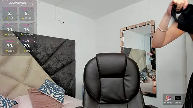 SaraWagner  online show from 11-20-25, 01:28