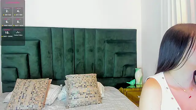 SaraWagner  online show from 11-29-25, 12:11