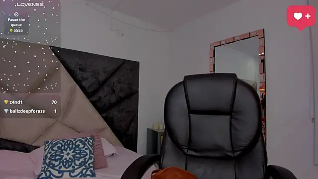 SaraWagner  online show from 06-17-26, 12:21