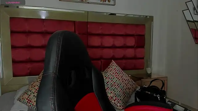 SaraWagner  online show from 02-10-26, 11:48