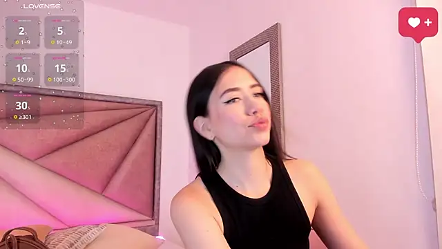 SaraWagner  online show from 10-30-25, 01:04