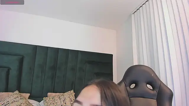 SaraWagner  online show from 11-11-25, 12:27