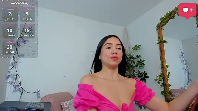 SaraWagner  online show from 11-12-25, 12:26