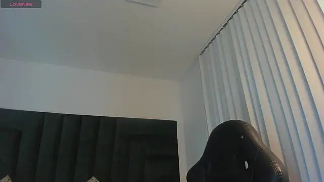 SaraWagner  online show from 09-30-25, 06:03