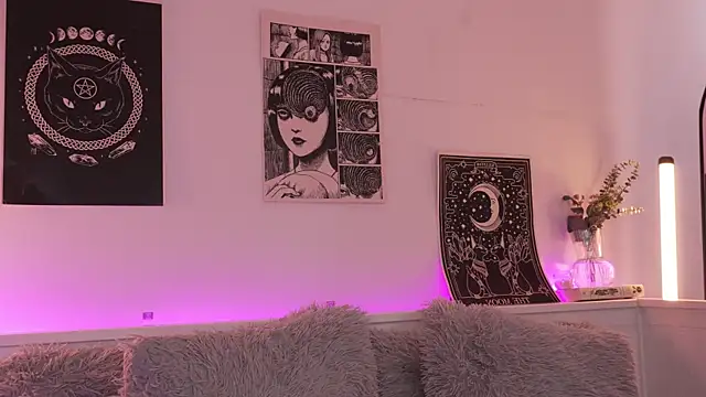 Snapshot of sophieee_art chatting on 10-09-25, 06:52 sophieee art online show from 10-09-25, 06:52