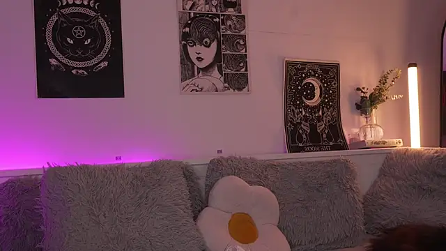 Snapshot of sophieee_art chatting on 10-07-25, 02:23 sophieee art online show from 10-07-25, 02:23