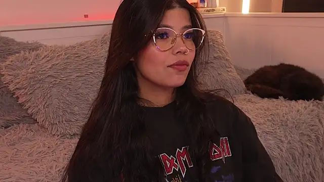 sophieee art online show from 01-08-26, 04:51