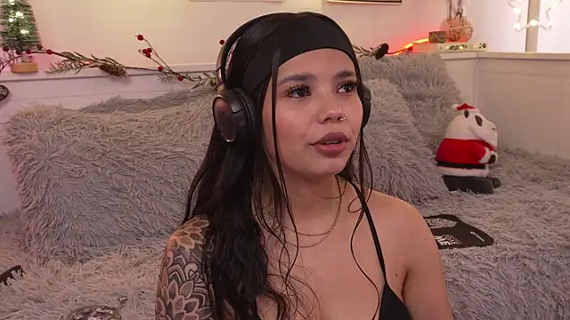 sophieee art online show from 12-15-25, 08:03