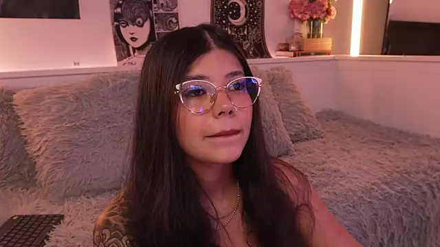 sophieee art online show from 02-10-26, 03:49