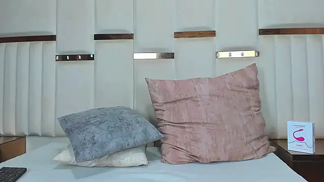 Snapshot of CandyandSteven chatting on 11-05-25, 02:58 CandyandSteven online show from 11-05-25, 02:58