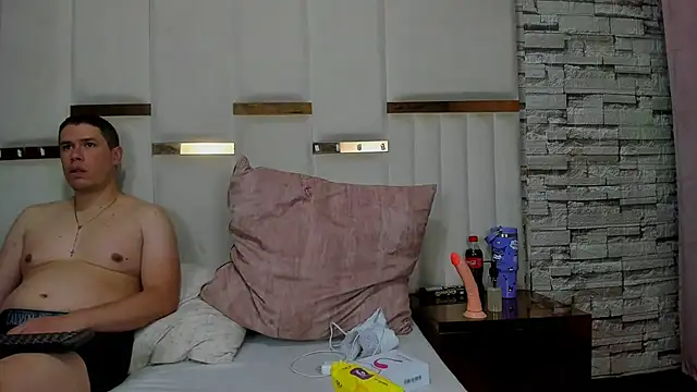 Snapshot of CandyandSteven chatting on 12-14-25, 02:51 CandyandSteven online show from 12-14-25, 02:51