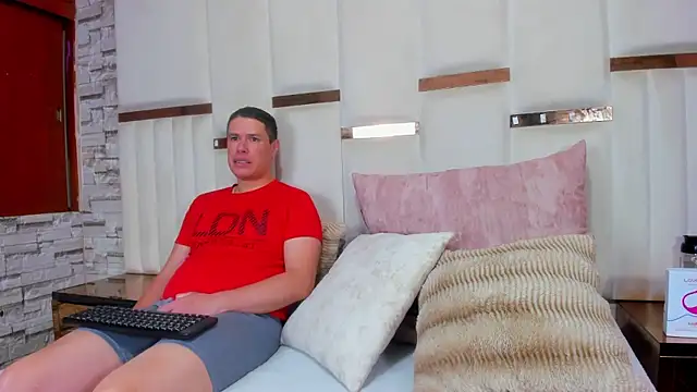 Snapshot of CandyandSteven chatting on 01-11-26, 03:24 CandyandSteven online show from 01-11-26, 03:24