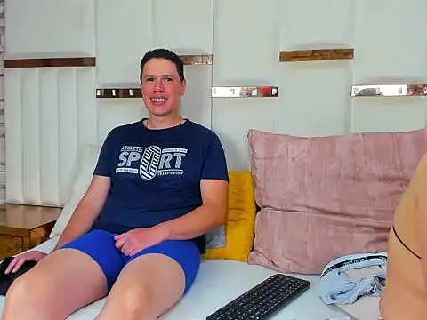 Snapshot of CandyandSteven chatting on 10-12-25, 02:46 CandyandSteven online show from 10-12-25, 02:46