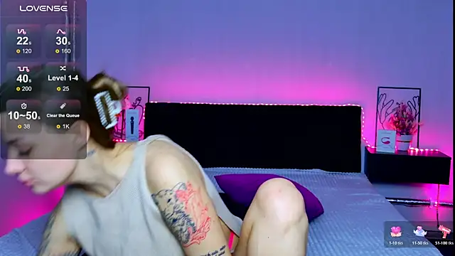 LindaBrilliant online show from 12-17-25, 06:40