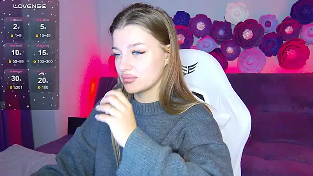 LindaBrilliant online show from 10-10-25, 03:18