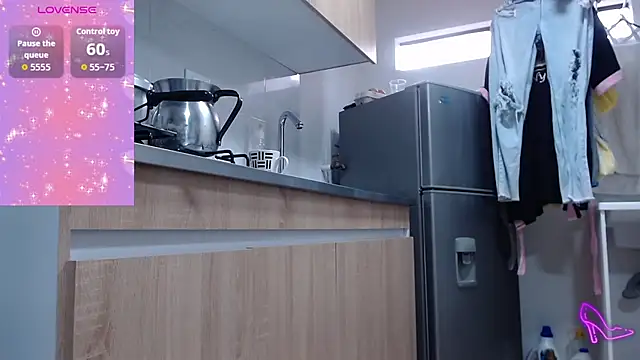 Snapshot of AllysonStonne chatting on 12-03-25, 10:09 AllysonStonne online show from 12-03-25, 10:09