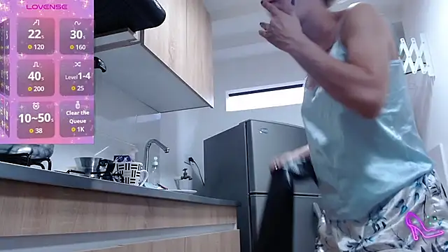 Snapshot of AllysonStonne chatting on 10-24-25, 10:09 AllysonStonne online show from 10-24-25, 10:09