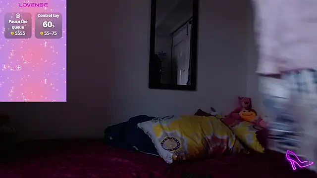 Snapshot of AllysonStonne chatting on 11-12-25, 07:40 AllysonStonne online show from 11-12-25, 07:40