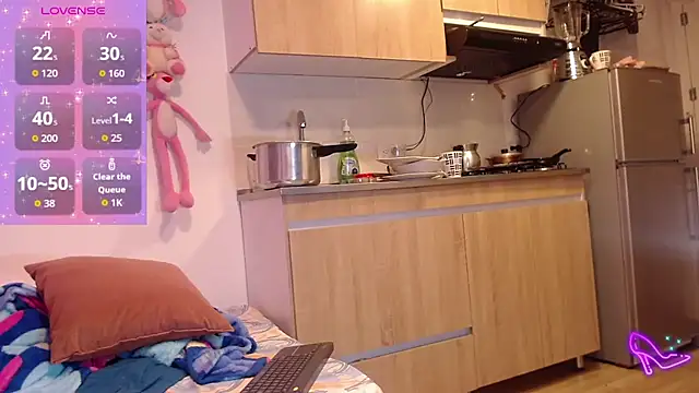 Snapshot of AllysonStonne chatting on 02-06-26, 02:29 AllysonStonne online show from 02-06-26, 02:29