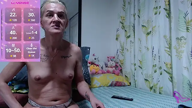 Snapshot of AllysonStonne chatting on 12-04-25, 10:20 AllysonStonne online show from 12-04-25, 10:20