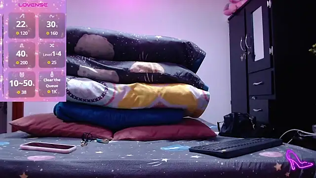 Snapshot of AllysonStonne chatting on 12-22-25, 12:00 AllysonStonne online show from 12-22-25, 12:00