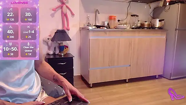 Snapshot of AllysonStonne chatting on 01-16-26, 01:42 AllysonStonne online show from 01-16-26, 01:42