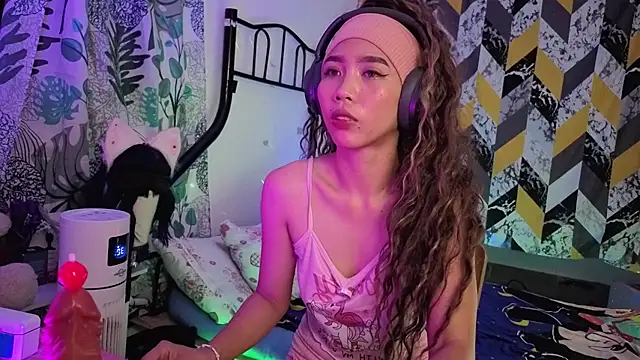 Snapshot of BadLilBambi chatting on 09-12-25, 07:02 BadLilBambi online show from 09-12-25, 07:02