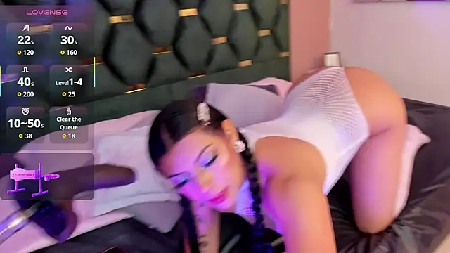 Snapshot of Micki__ chatting on 10-24-25, 11:42 Micki online show from 10-24-25, 11:42