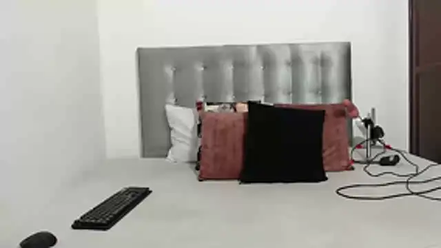 Snapshot of DaiishaWolf chatting on 10-19-25, 08:33 DaiishaWolf online show from 10-19-25, 08:33