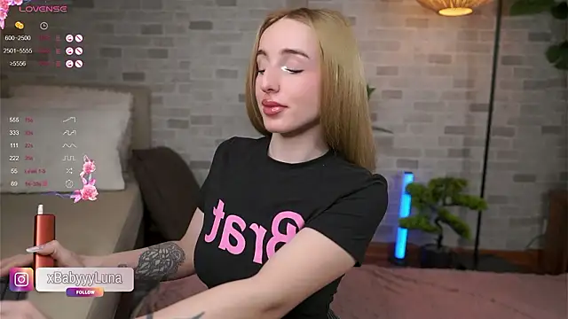 BabyyyLunaX online show from 03-04-26, 03:03